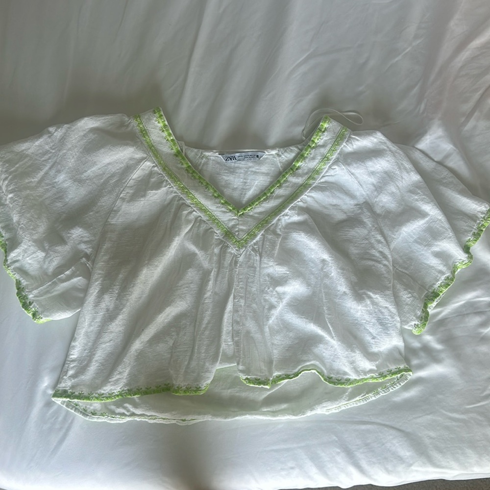 ZARA XS White Top with Green stitching